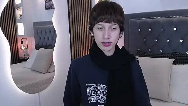 Snapshot of Emo_Boy_ chatting on May 12, 2026, 8:37 pm Emo Boy online show from May 12, 2026, 8:37 pm