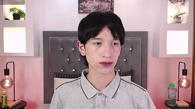 Snapshot of Emo_Boy_ chatting on June 19, 2026, 8:14 pm Emo Boy online show from June 19, 2026, 8:14 pm