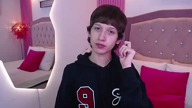 Snapshot of Emo_Boy_ chatting on May 14, 2026, 3:31 pm Emo Boy online show from May 14, 2026, 3:31 pm