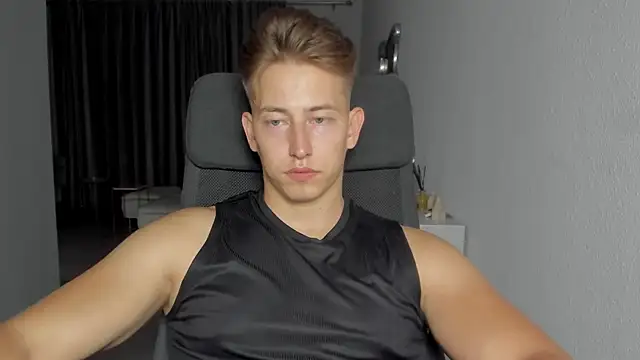 Snapshot of find0m_master chatting on October 15, 2025, 8:28 pm find0m master online show from October 15, 2025, 8:28 pm