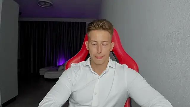 Snapshot of find0m_master chatting on November 6, 2025, 10:14 pm find0m master online show from November 6, 2025, 10:14 pm