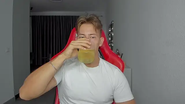 Snapshot of find0m_master chatting on October 24, 2025, 9:19 am find0m master online show from October 24, 2025, 9:19 am