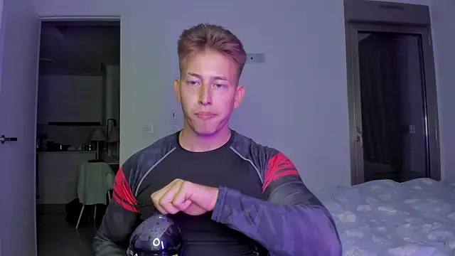 Snapshot of find0m_master chatting on December 15, 2025, 10:04 pm find0m master online show from December 15, 2025, 10:04 pm