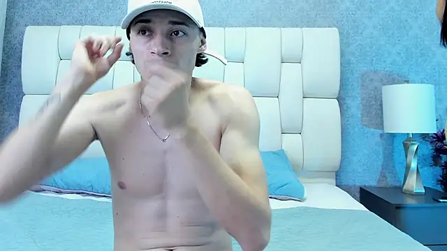 nicollandjhon online show from November 28, 2025, 2:45 am