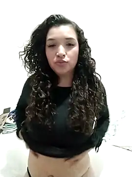 Snapshot of Miacollins12 chatting on December 14, 2025, 2:07 am Miacollins12 online show from December 14, 2025, 2:07 am