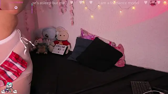 Snapshot of Emilycollei chatting on November 6, 2025, 3:21 am Emilycollei online show from November 6, 2025, 3:21 am