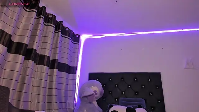 Snapshot of ailen_aria chatting on December 3, 2025, 2:16 pm ailen aria online show from December 3, 2025, 2:16 pm