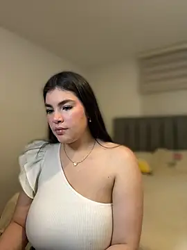 Isabella LaRue online show from February 16, 2026, 7:45 pm