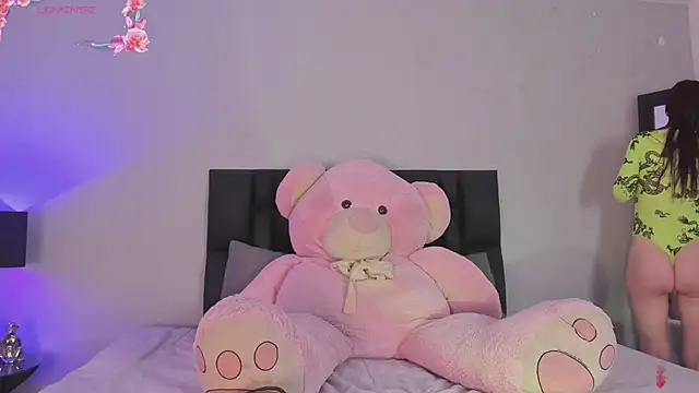 Snapshot of SaradaParker chatting on February 19, 2026, 2:36 pm SaradaParker online show from February 19, 2026, 2:36 pm