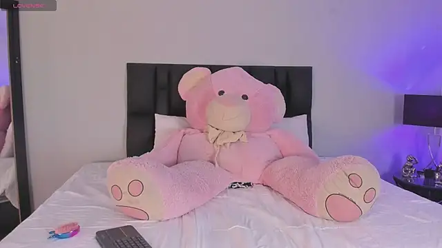 Snapshot of SaradaParker chatting on March 12, 2026, 2:54 pm SaradaParker online show from March 12, 2026, 2:54 pm