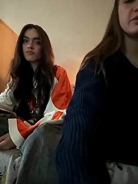 Snapshot of MayaGlow chatting on October 24, 2025, 6:01 am MayaGlow online show from October 24, 2025, 6:01 am