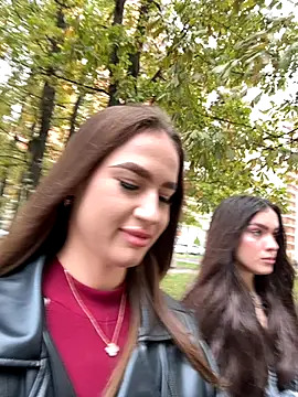 Snapshot of MayaGlow chatting on October 19, 2025, 11:24 am MayaGlow online show from October 19, 2025, 11:24 am