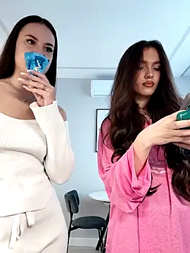 Snapshot of MayaGlow chatting on November 17, 2025, 5:33 am MayaGlow online show from November 17, 2025, 5:33 am