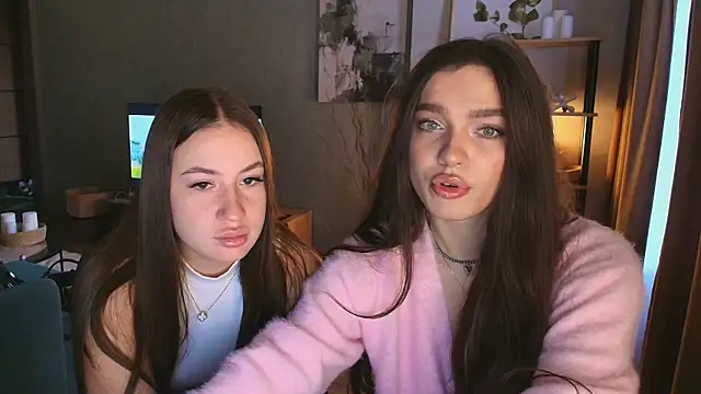 Snapshot of MayaGlow chatting on November 23, 2025, 5:39 am MayaGlow online show from November 23, 2025, 5:39 am