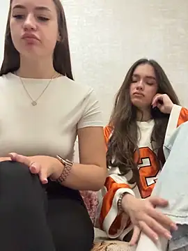 Snapshot of MayaGlow chatting on October 25, 2025, 5:39 am MayaGlow online show from October 25, 2025, 5:39 am