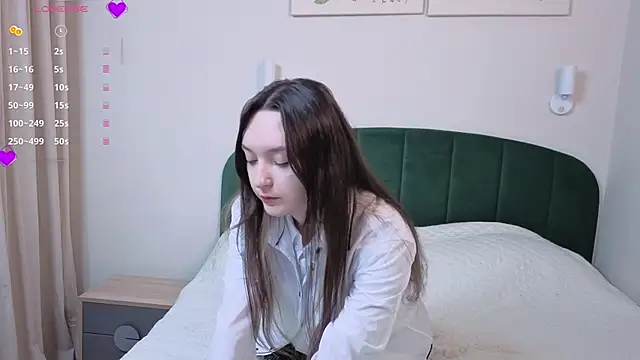 Snapshot of SylviaHamilton chatting on November 5, 2025, 6:22 pm SylviaHamilton online show from November 5, 2025, 6:22 pm