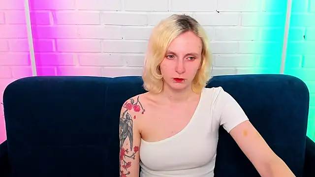 LikiLips online show from April 24, 2026, 8:38 am