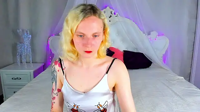 Snapshot of LikiLips chatting on May 27, 2026, 1:57 am LikiLips online show from May 27, 2026, 1:57 am
