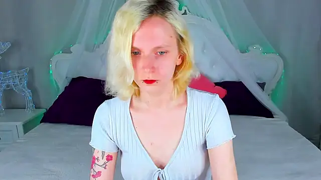 LikiLips online show from April 29, 2026, 1:10 am