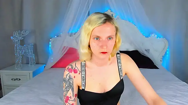 LikiLips online show from May 6, 2026, 12:58 am