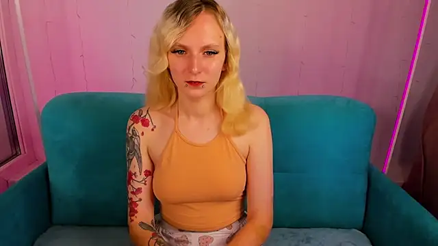 Snapshot of LikiLips chatting on October 12, 2025, 1:29 am LikiLips online show from October 12, 2025, 1:29 am