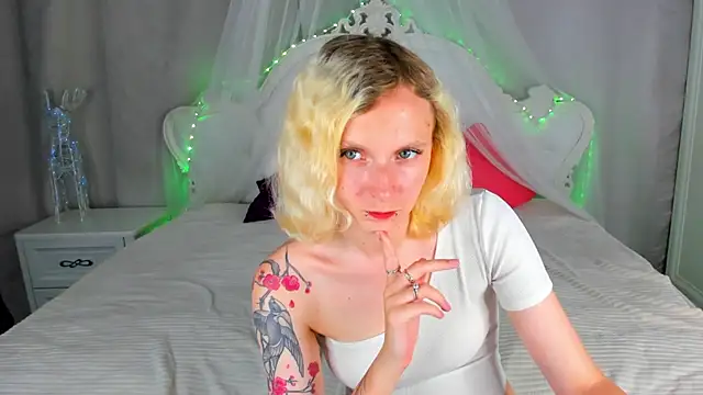 LikiLips online show from June 25, 2026, 5:12 am