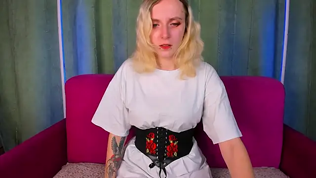 Snapshot of LikiLips chatting on November 17, 2025, 1:09 am LikiLips online show from November 17, 2025, 1:09 am