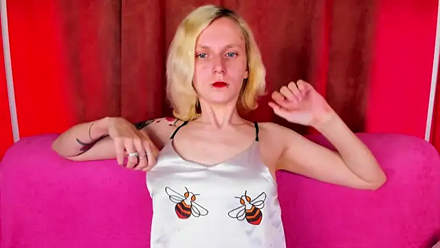 LikiLips online show from May 5, 2026, 1:08 am