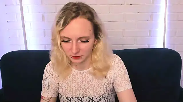 Snapshot of LikiLips chatting on October 14, 2025, 1:39 am LikiLips online show from October 14, 2025, 1:39 am