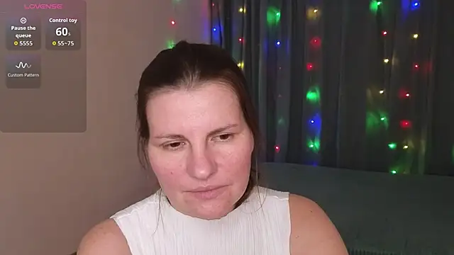 Snapshot of Mirabelle_Velvet chatting on November 23, 2025, 5:23 pm Mirabelle Velvet online show from November 23, 2025, 5:23 pm