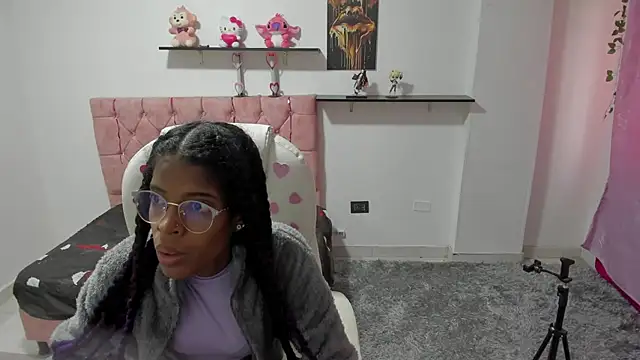 Snapshot of thianahorny chatting on February 24, 2026, 1:01 pm thianahorny online show from February 24, 2026, 1:01 pm