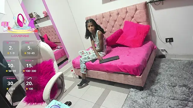 Snapshot of thianahorny chatting on November 7, 2025, 9:25 am thianahorny online show from November 7, 2025, 9:25 am