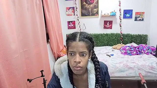 Snapshot of thianahorny chatting on June 25, 2026, 12:43 pm thianahorny online show from June 25, 2026, 12:43 pm