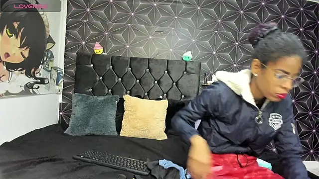 Snapshot of thianahorny chatting on March 5, 2026, 12:35 pm thianahorny online show from March 5, 2026, 12:35 pm