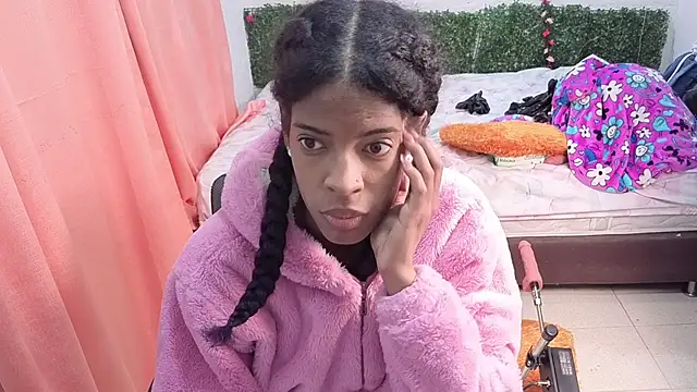 Snapshot of thianahorny chatting on July 4, 2026, 12:21 pm thianahorny online show from July 4, 2026, 12:21 pm