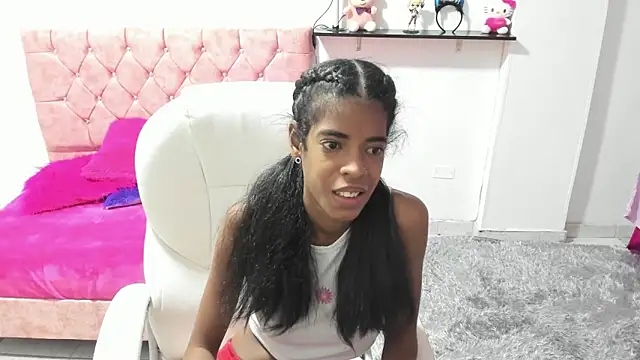 Snapshot of thianahorny chatting on November 18, 2025, 9:23 am thianahorny online show from November 18, 2025, 9:23 am