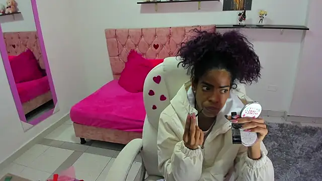 Snapshot of thianahorny chatting on March 4, 2026, 12:35 pm thianahorny online show from March 4, 2026, 12:35 pm