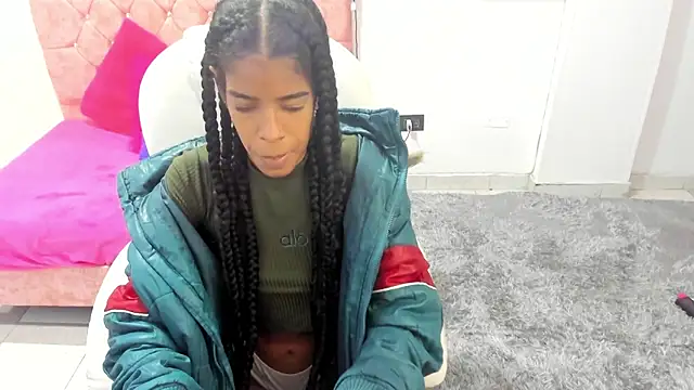 Snapshot of thianahorny chatting on November 24, 2025, 9:42 am thianahorny online show from November 24, 2025, 9:42 am