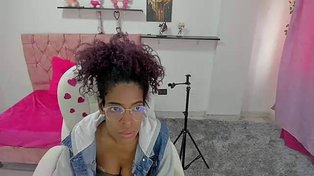 Snapshot of thianahorny chatting on February 12, 2026, 1:44 pm thianahorny online show from February 12, 2026, 1:44 pm