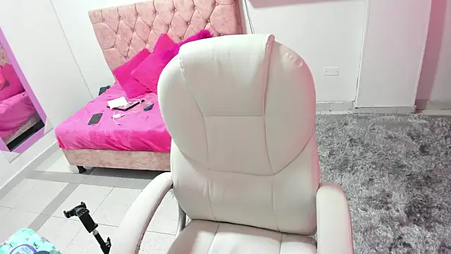 Snapshot of thianahorny chatting on November 5, 2025, 12:41 pm thianahorny online show from November 5, 2025, 12:41 pm