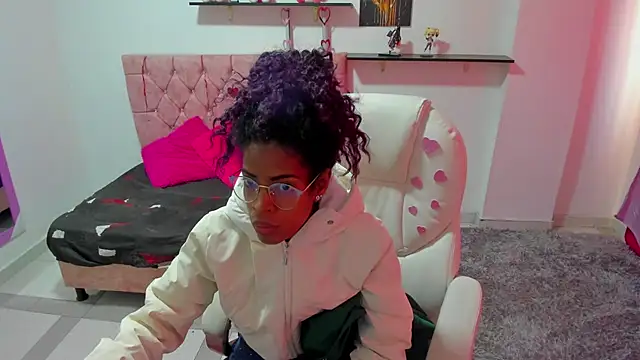 Snapshot of thianahorny chatting on February 28, 2026, 1:11 pm thianahorny online show from February 28, 2026, 1:11 pm