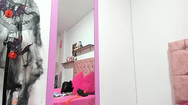 Snapshot of thianahorny chatting on October 31, 2025, 12:24 pm thianahorny online show from October 31, 2025, 12:24 pm