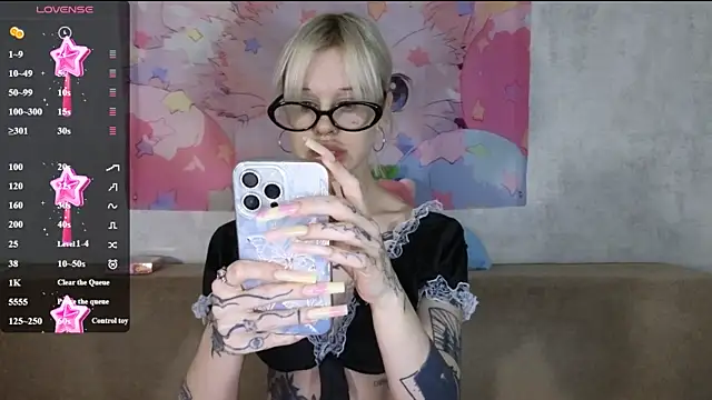 Snapshot of HoneyGold_ chatting on June 22, 2026, 3:47 am HoneyGold online show from June 22, 2026, 3:47 am