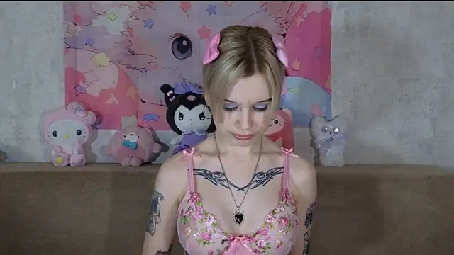 Snapshot of HoneyGold_ chatting on July 8, 2026, 4:46 am HoneyGold online show from July 8, 2026, 4:46 am