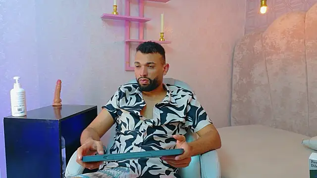 onlymen2025 online show from November 7, 2025, 7:51 pm