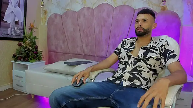 onlymen2025 online show from October 9, 2025, 11:44 am