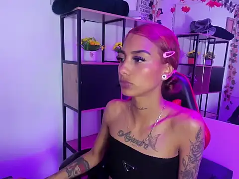 Snapshot of KarlaSlutSkinny__ chatting on December 5, 2025, 3:27 am KarlaSlutSkinny online show from December 5, 2025, 3:27 am