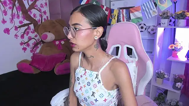 Snapshot of KarlaSlutSkinny__ chatting on June 18, 2026, 8:47 pm KarlaSlutSkinny online show from June 18, 2026, 8:47 pm