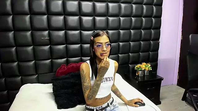 Snapshot of KarlaSlutSkinny__ chatting on October 9, 2025, 2:50 pm KarlaSlutSkinny online show from October 9, 2025, 2:50 pm