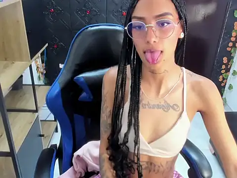 KarlaSlutSkinny   online show from May 6, 2026, 2:59 am
